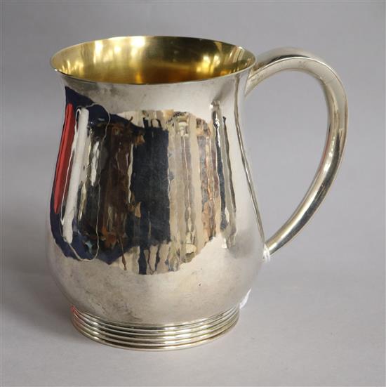 A modern planished silver mug, Brian Leslie Fuller, London, 1977, 13 oz.